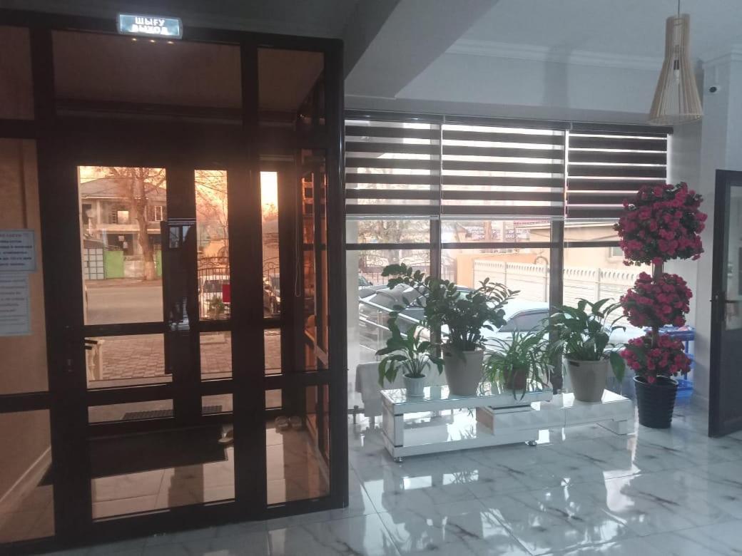 Keruen Deluxe Hotel Taraz Exterior photo
